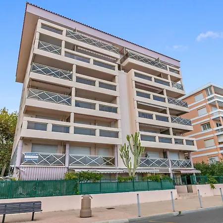 Studio Soleil, Seaview Terrace - Happy Rentals *
