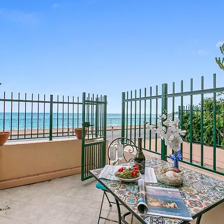 Studio, Seaview Terrace - Happy *