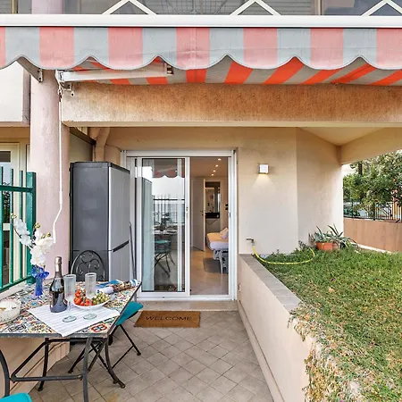 Menton Studio, Seaview Terrace - Happy Rentals Appartamento *